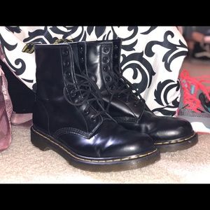 Dr. Martens Women’s 1460 Smooth